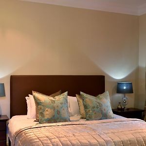 Luxury Queen Suite